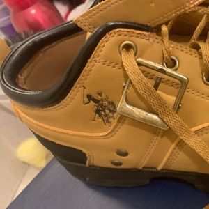 I’m selling these polo boots cause I need extra money to pay a bill